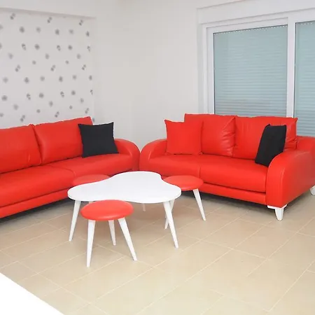 Felicia Apartment Side